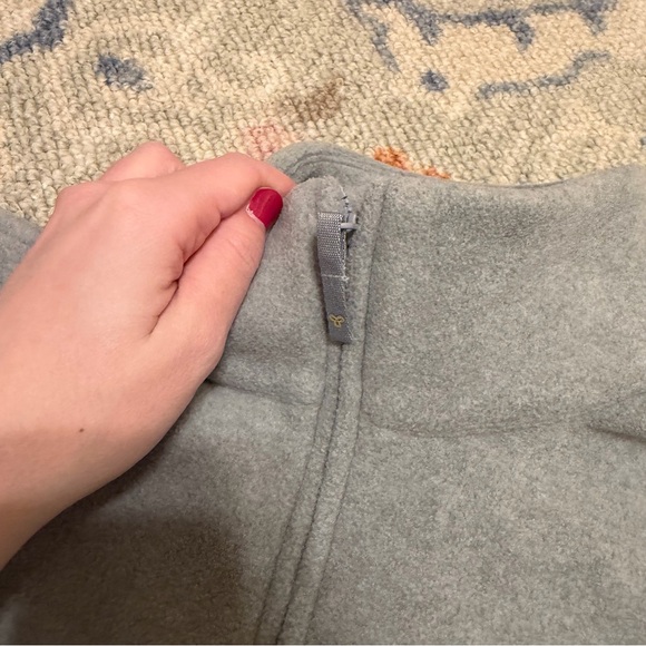 Aritzia Golden Polartec® 200 1/4 Zip Sweater Heather Chrome Gray - Picture 7 of 9
